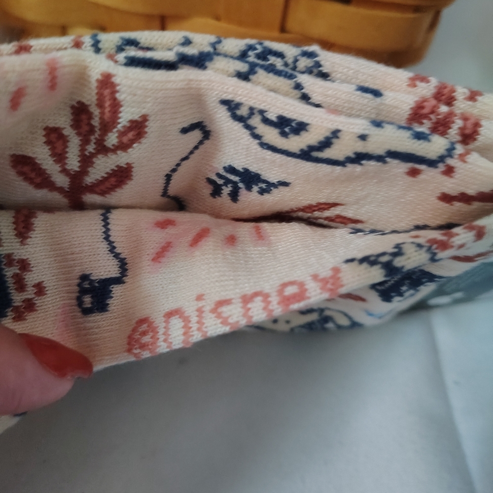 🍯Disney Winnie The Pooh Crew Socks - Picture 5 of 6